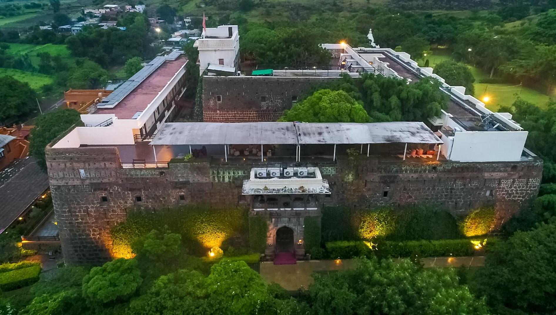 Fort Jadhavgadh -A Gadh Heritage Hotel Sasvad Екстер'єр фото