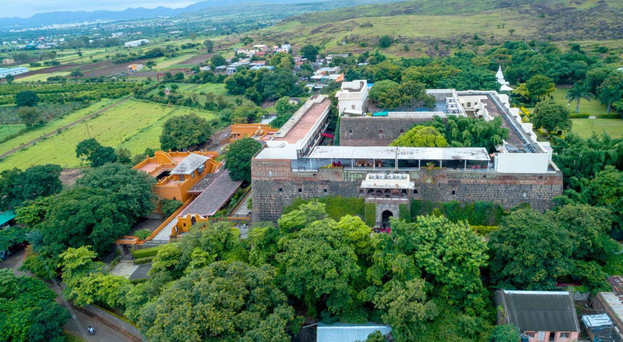 Fort Jadhavgadh -A Gadh Heritage Hotel Sasvad Екстер'єр фото
