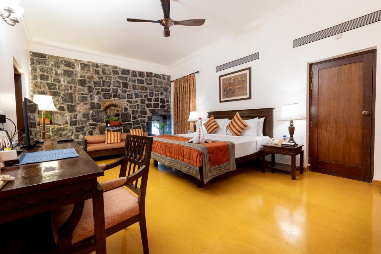 Fort Jadhavgadh -A Gadh Heritage Hotel Sasvad Екстер'єр фото
