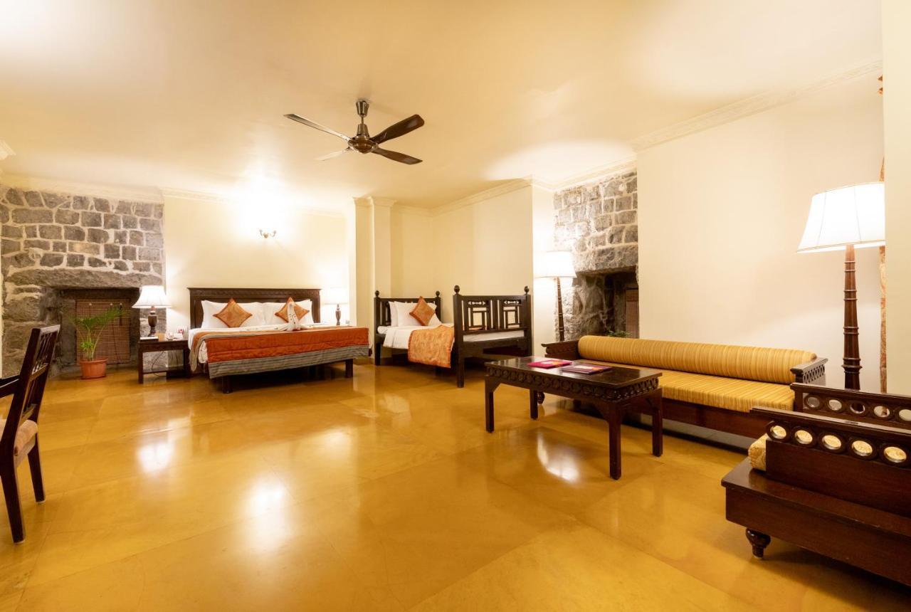 Fort Jadhavgadh -A Gadh Heritage Hotel Sasvad Екстер'єр фото