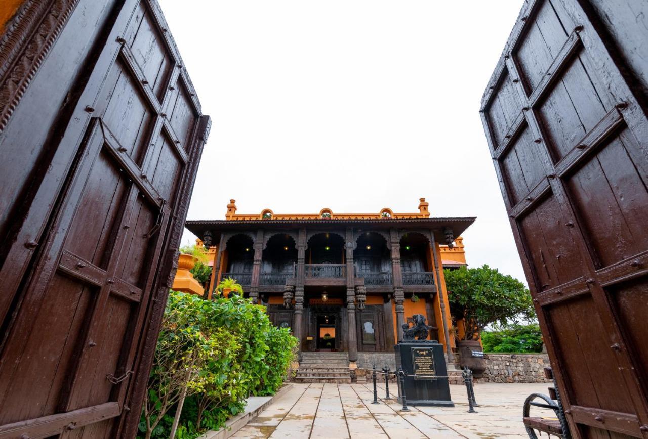 Fort Jadhavgadh -A Gadh Heritage Hotel Sasvad Екстер'єр фото