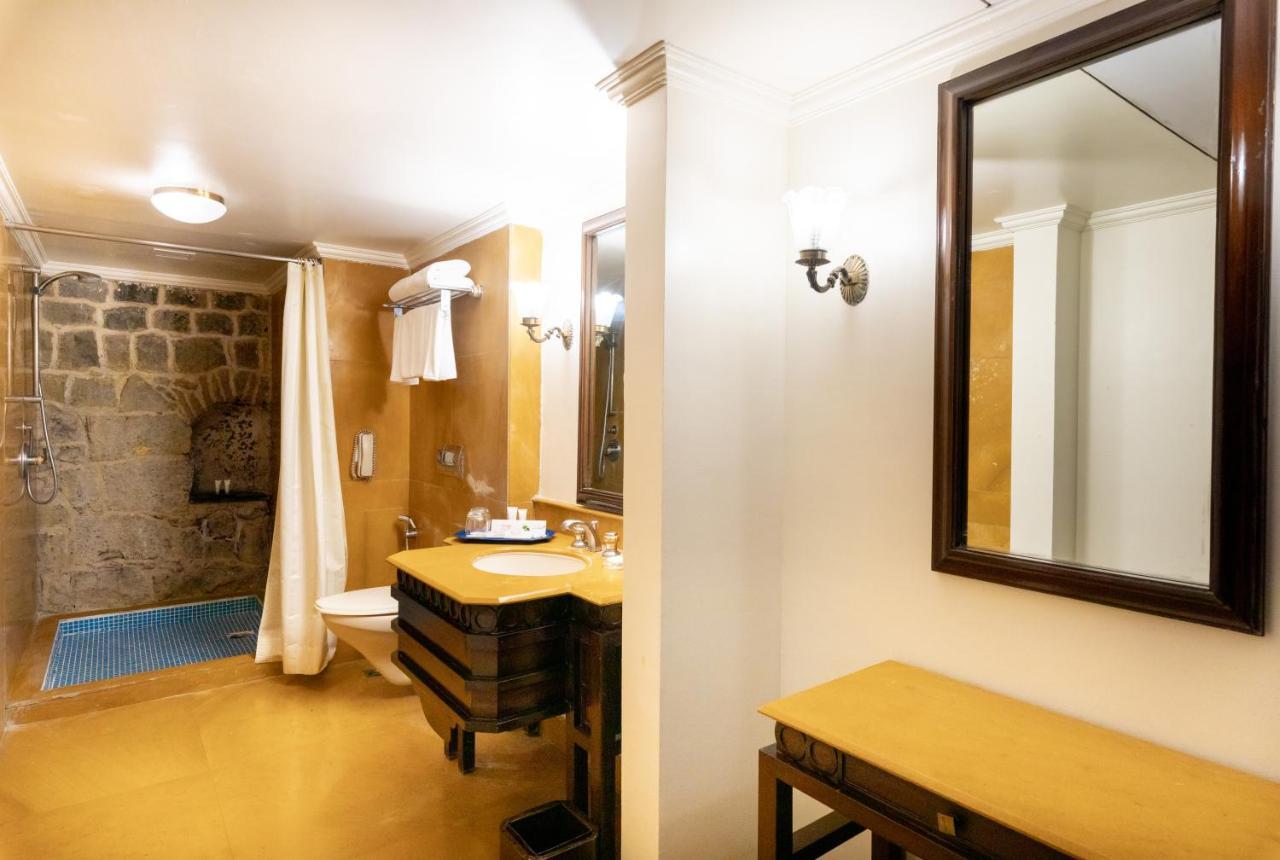Fort Jadhavgadh -A Gadh Heritage Hotel Sasvad Екстер'єр фото