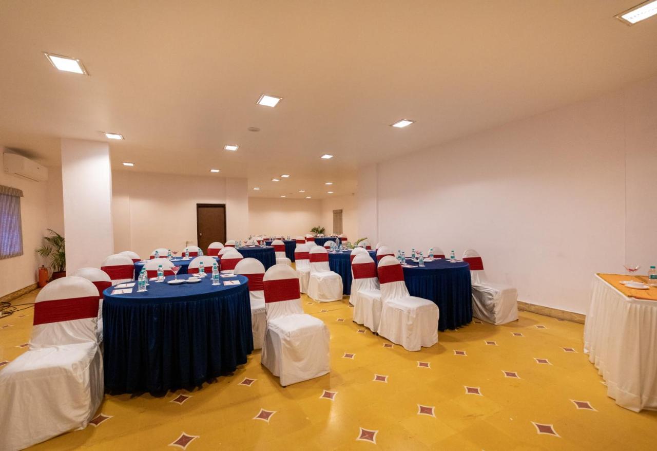Fort Jadhavgadh -A Gadh Heritage Hotel Sasvad Екстер'єр фото