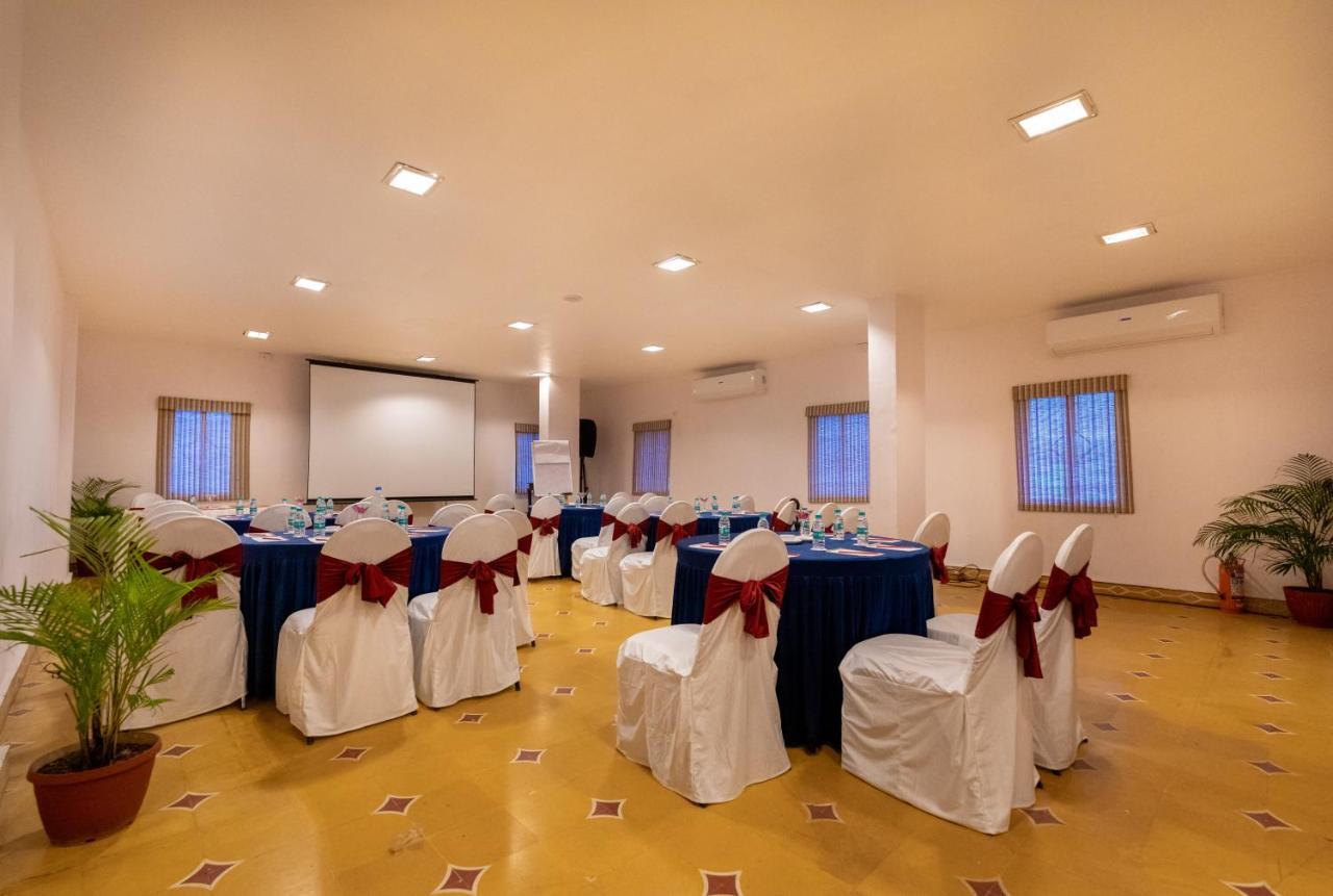 Fort Jadhavgadh -A Gadh Heritage Hotel Sasvad Екстер'єр фото